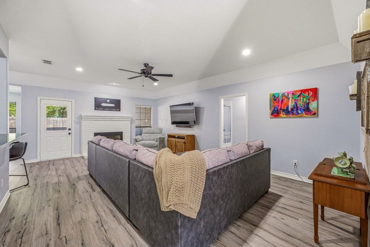 1703 Sully Ct - Photo 5 of 19