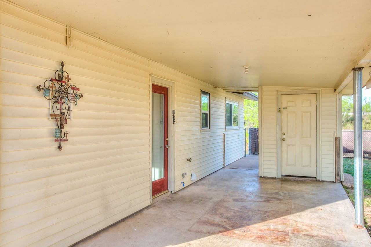 1510 Loop Dr - Photo 5 of 35
