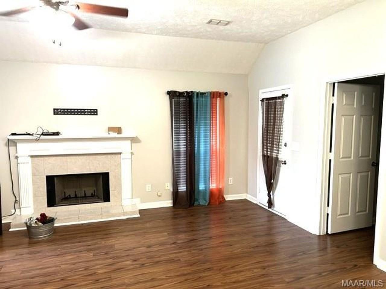 6724 Patti Ct - Photo 3 of 17