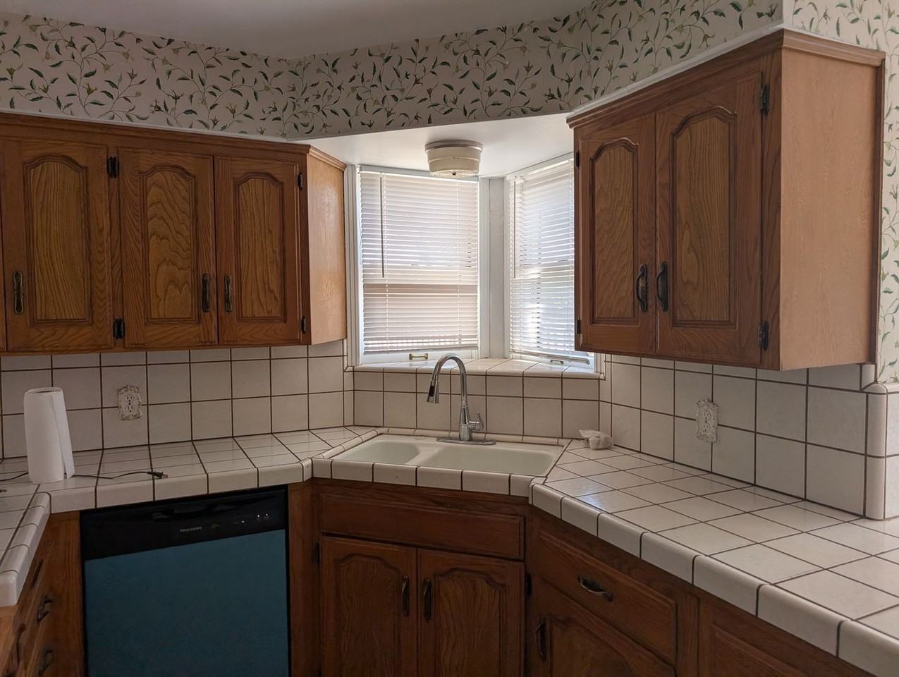 7262 S Cedar Ave - Photo 2 of 29