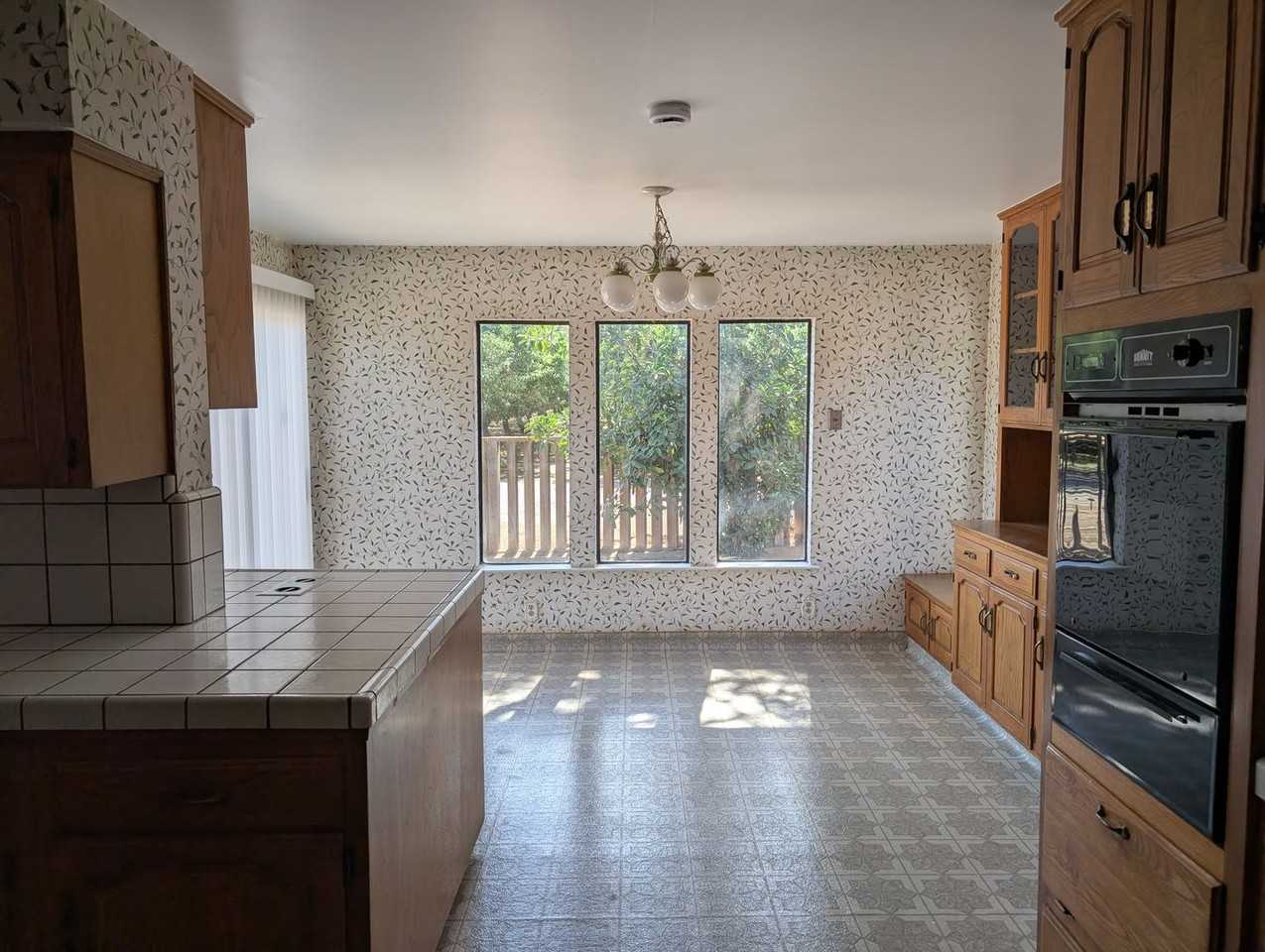 7262 S Cedar Ave - Photo 4 of 29