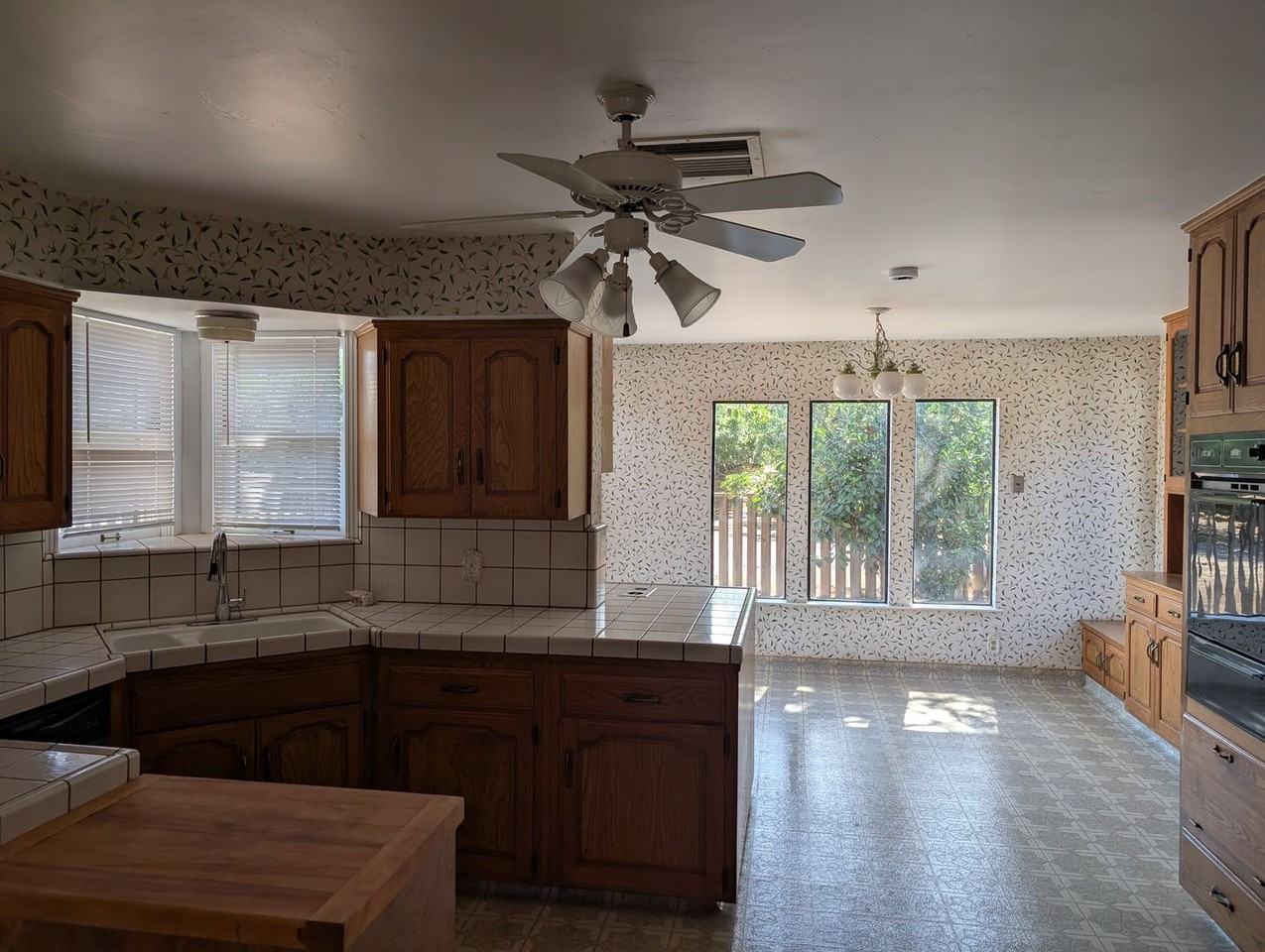 7262 S Cedar Ave - Photo 7 of 29