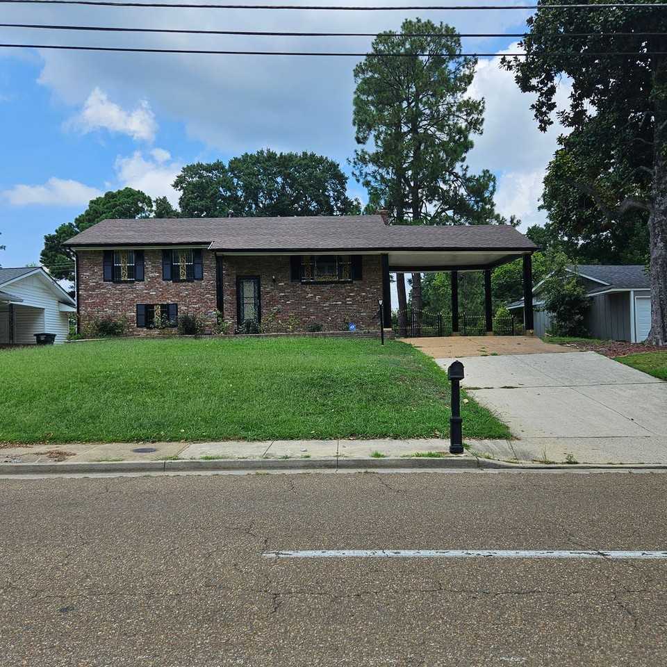 840 W Shelby Dr - Photo 2 of 18