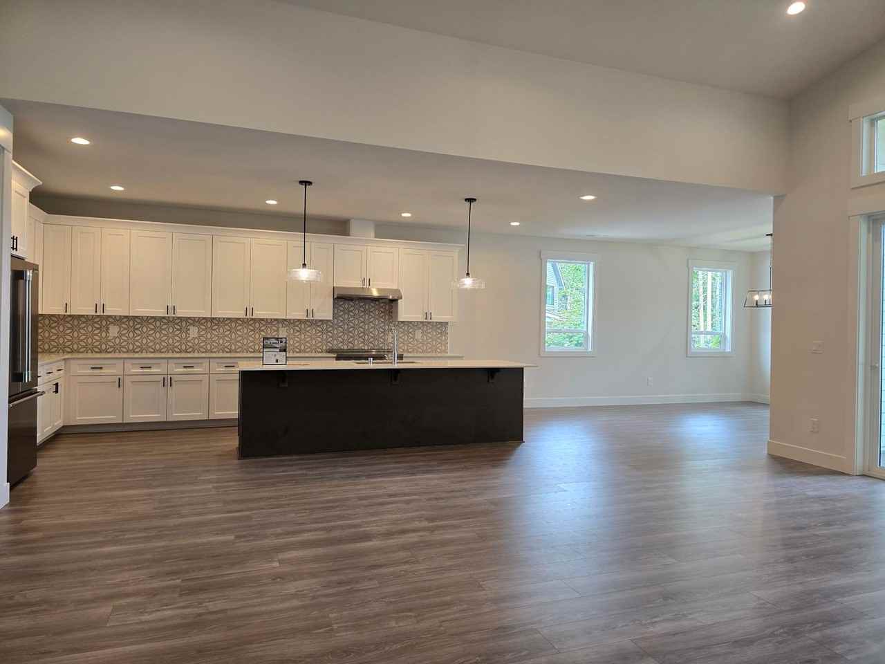 8717 33rd St E - Photo 5 of 32