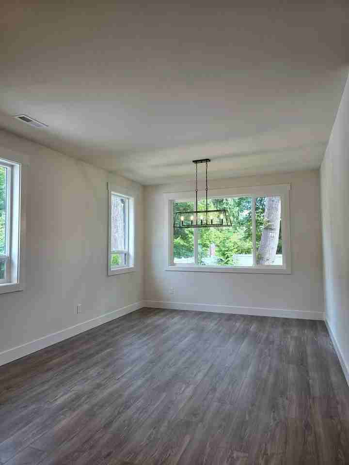 8717 33rd St E - Photo 7 of 32