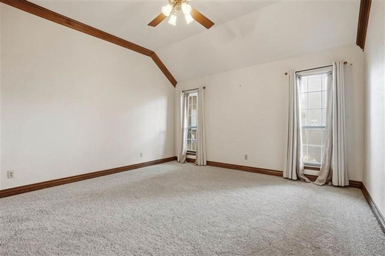 3006 Ne Heritage Dr - Photo 3 of 34