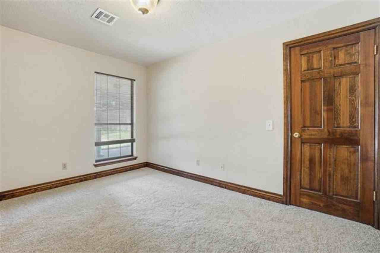 3006 Ne Heritage Dr - Photo 4 of 34