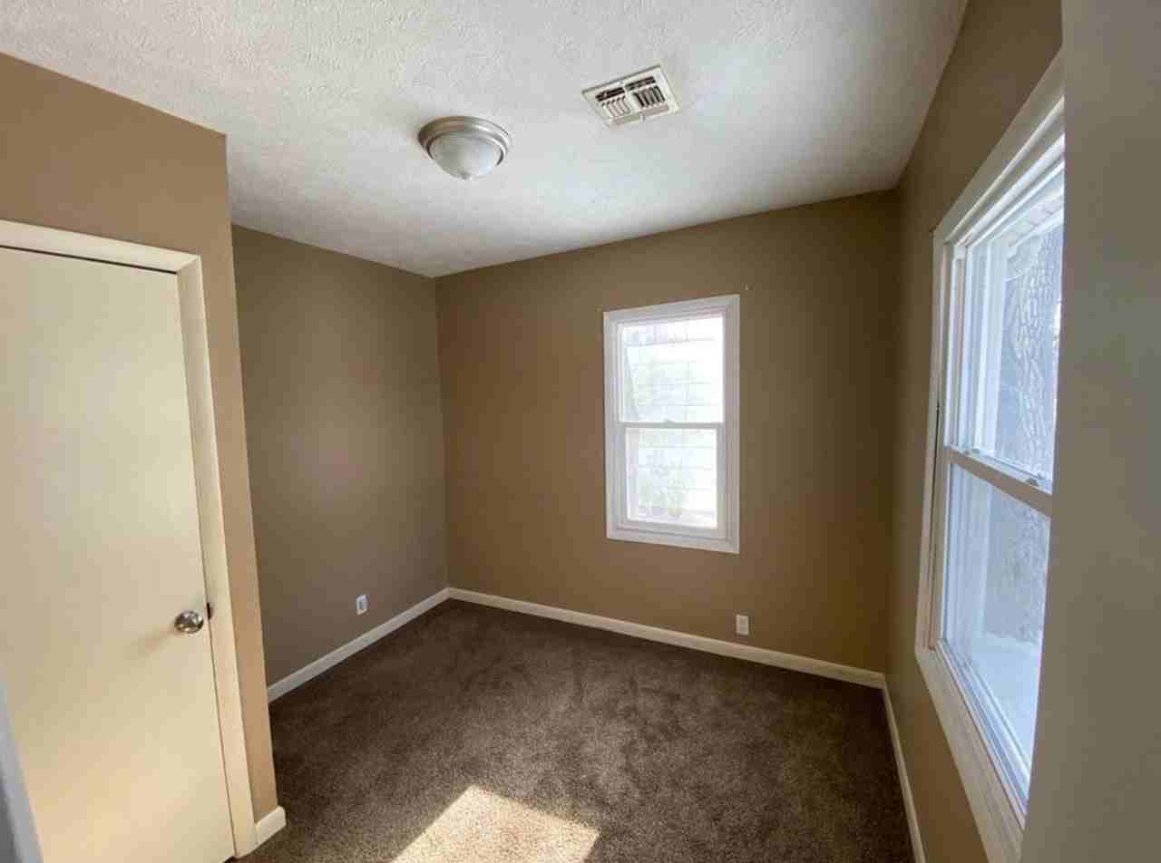 626 S 2nd St - Photo 4 of 9