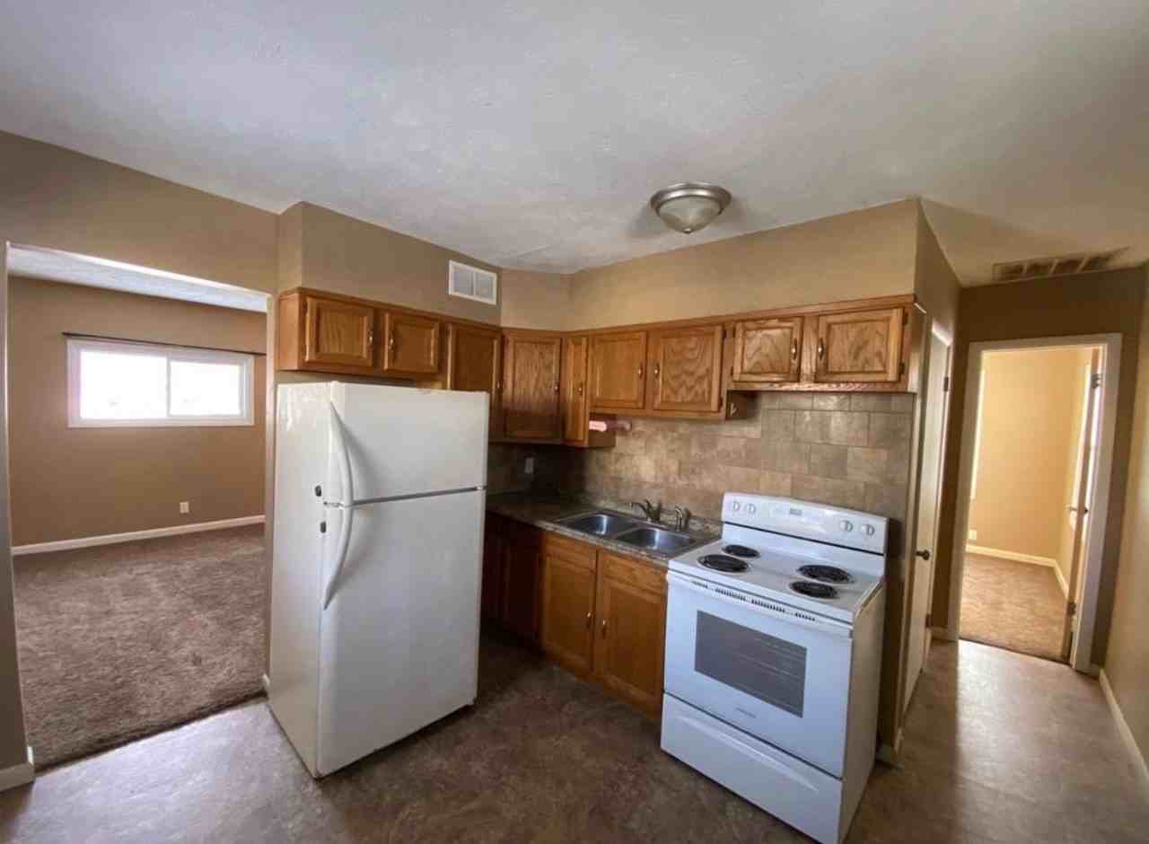 626 S 2nd St - Photo 5 of 9