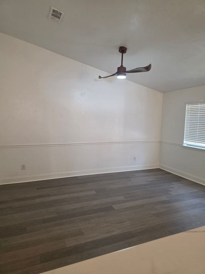 2350 Hartsfield Way - Photo 3 of 11