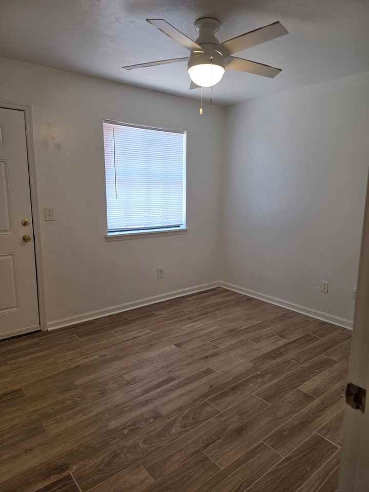2350 Hartsfield Way - Photo 4 of 11