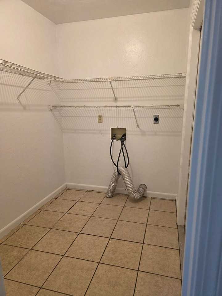 2350 Hartsfield Way - Photo 7 of 11