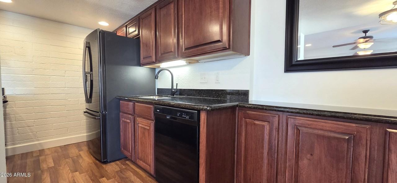 6040 N 79th St - Photo 5 of 33
