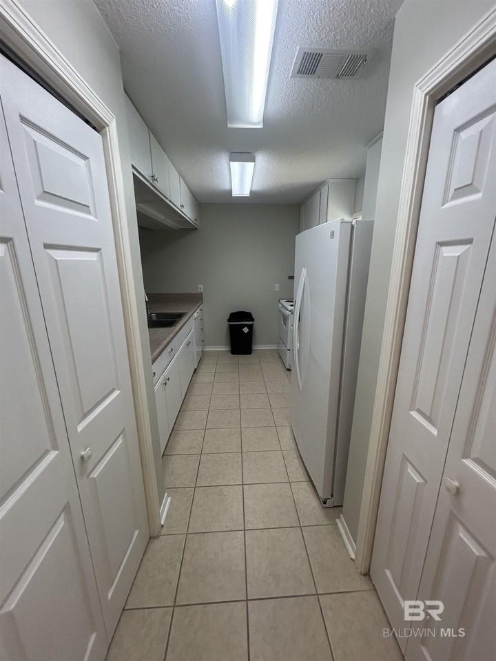 9474 Villas Dr - Photo 3 of 15