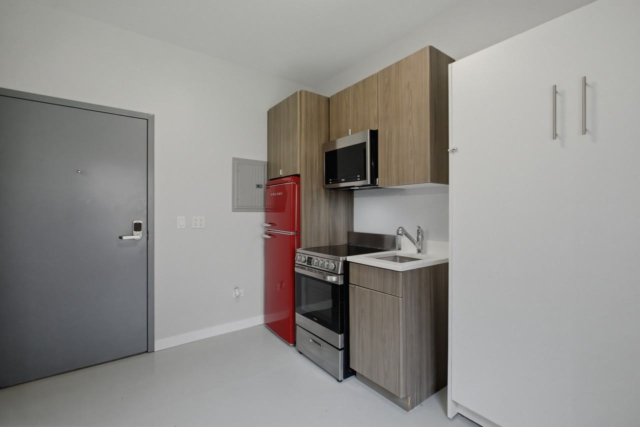 4700 N Racine Ave #110 - Photo 4 of 15