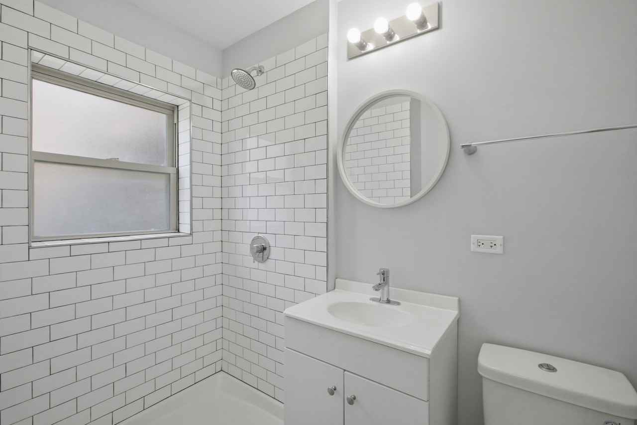 4700 N Racine Ave #110 - Photo 6 of 15