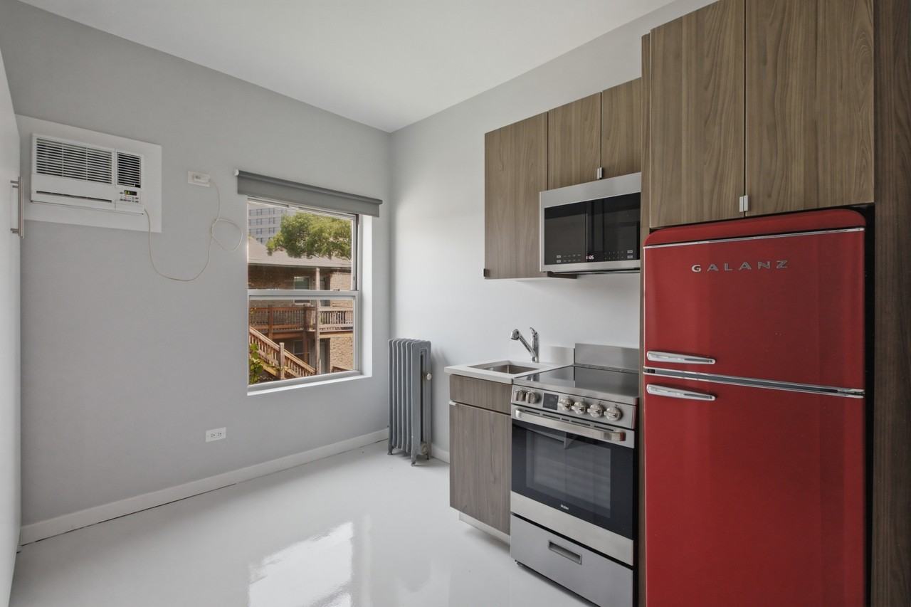 4700 N Racine Ave #110 - Photo 7 of 15