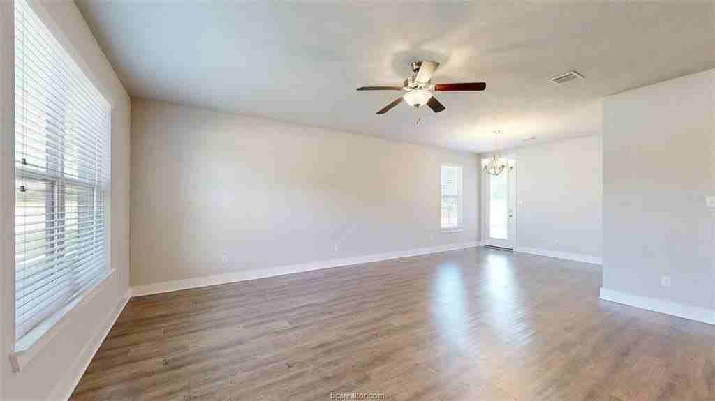 3901 W.S. Phillips Pkwy - Photo 2 of 40