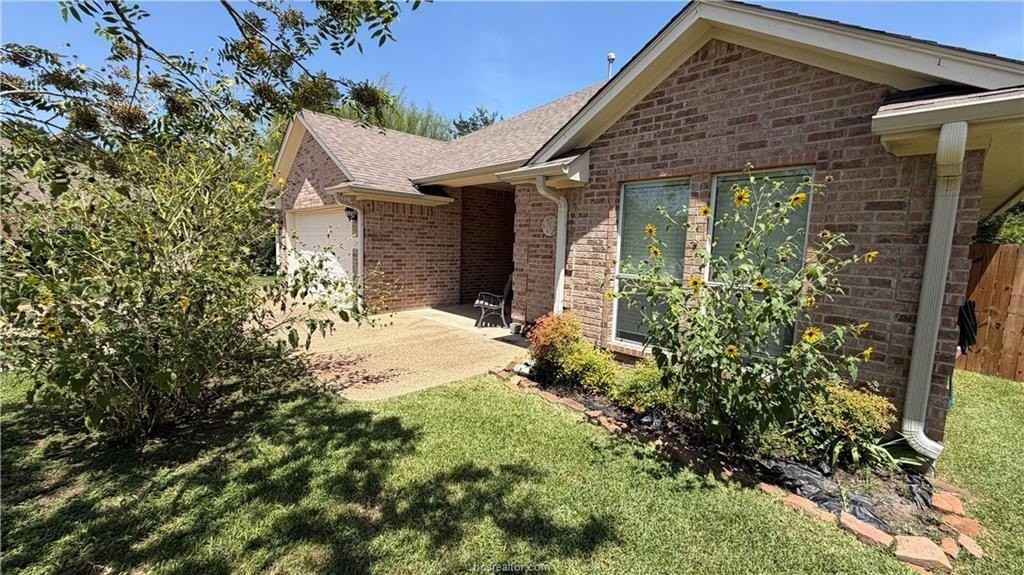 1102 Crested Point Ct - Photo 3 of 25