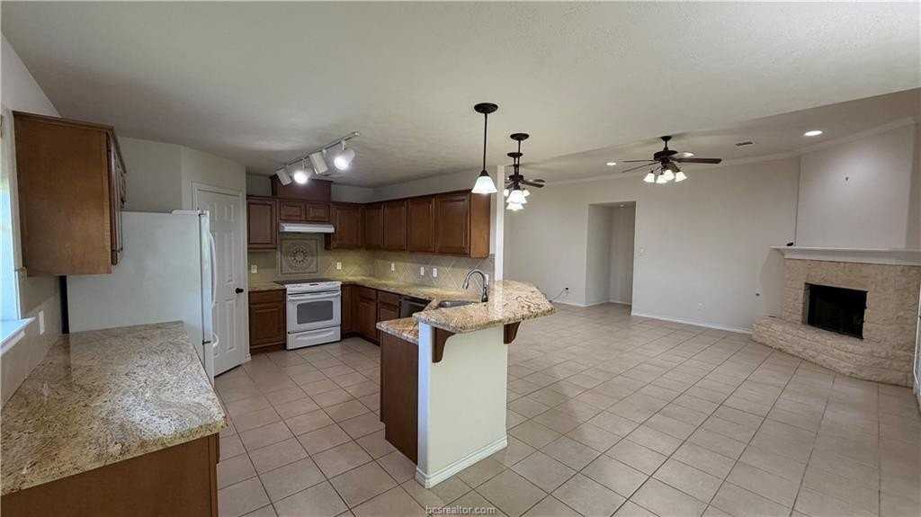 1102 Crested Point Ct - Photo 6 of 25
