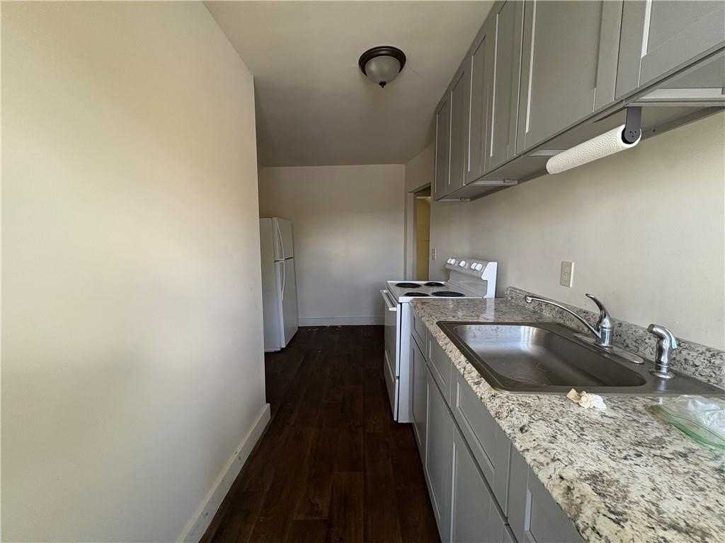 43 Spruce St - Photo 2 of 8