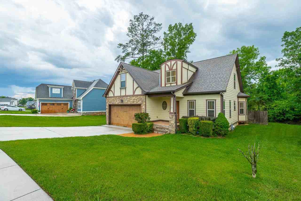 1857 Holly Oak Ln - Photo 2 of 47