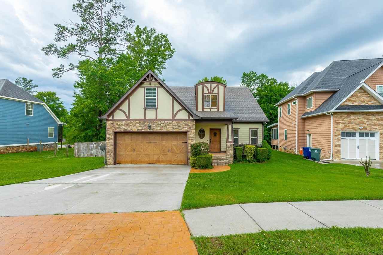 1857 Holly Oak Ln - Photo 3 of 47