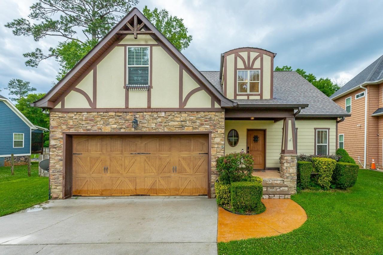 1857 Holly Oak Ln - Photo 4 of 47