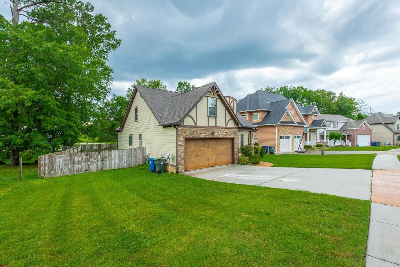 1857 Holly Oak Ln - Photo 7 of 47