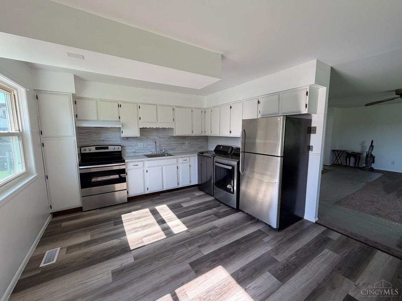 2526 Rochester Ave - Photo 2 of 6