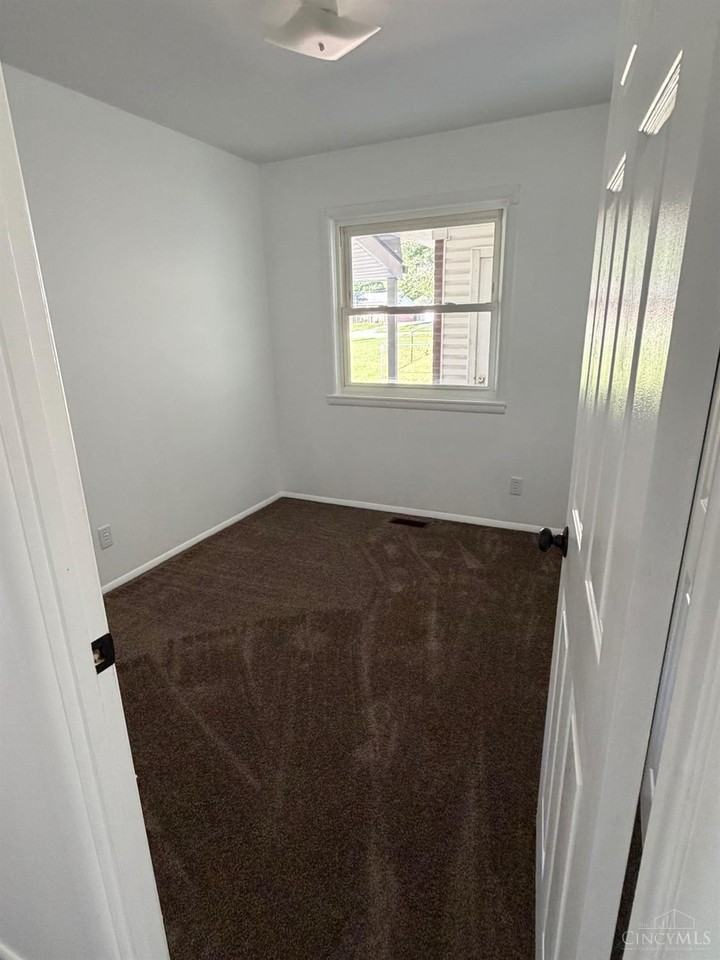 2526 Rochester Ave - Photo 4 of 6