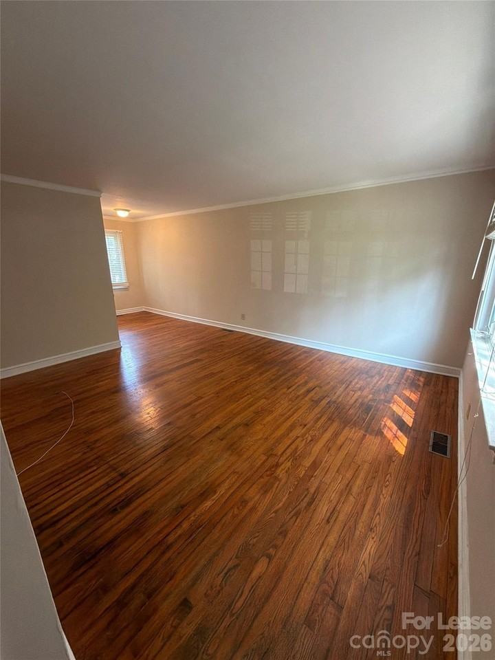 1818 Jameston Dr - Photo 3 of 10