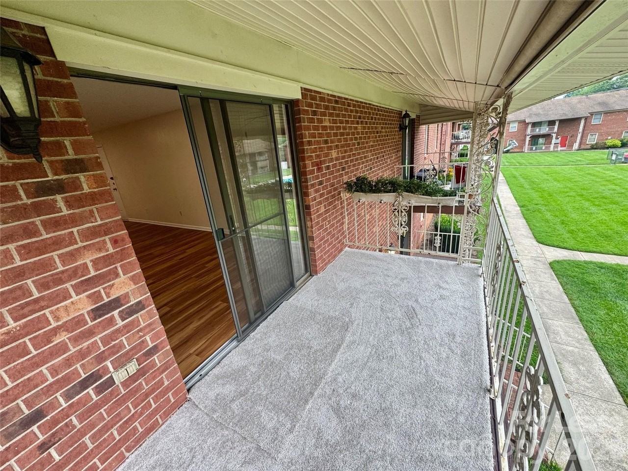 2120 S Main St - Photo 2 of 18