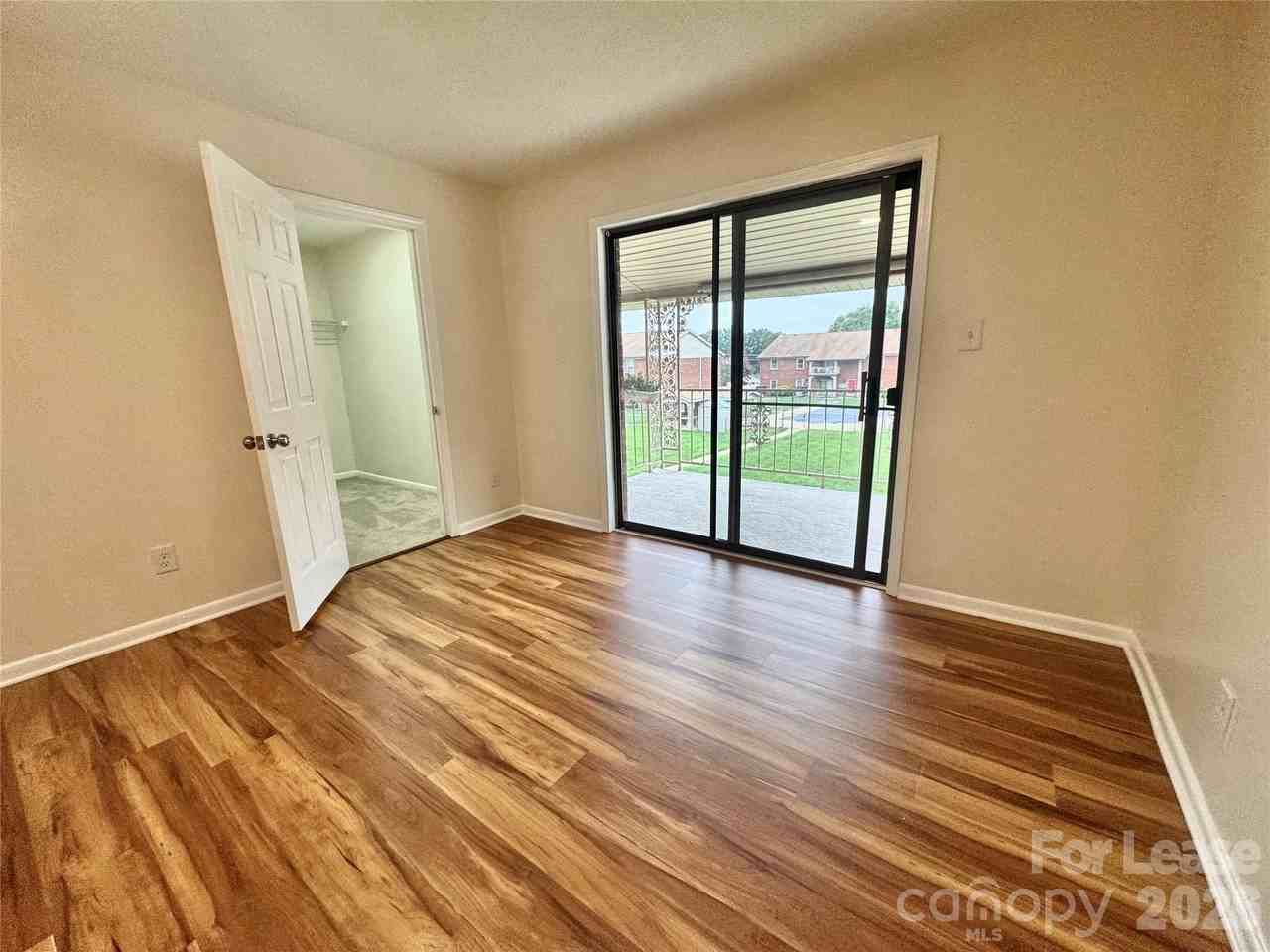 2120 S Main St - Photo 5 of 18