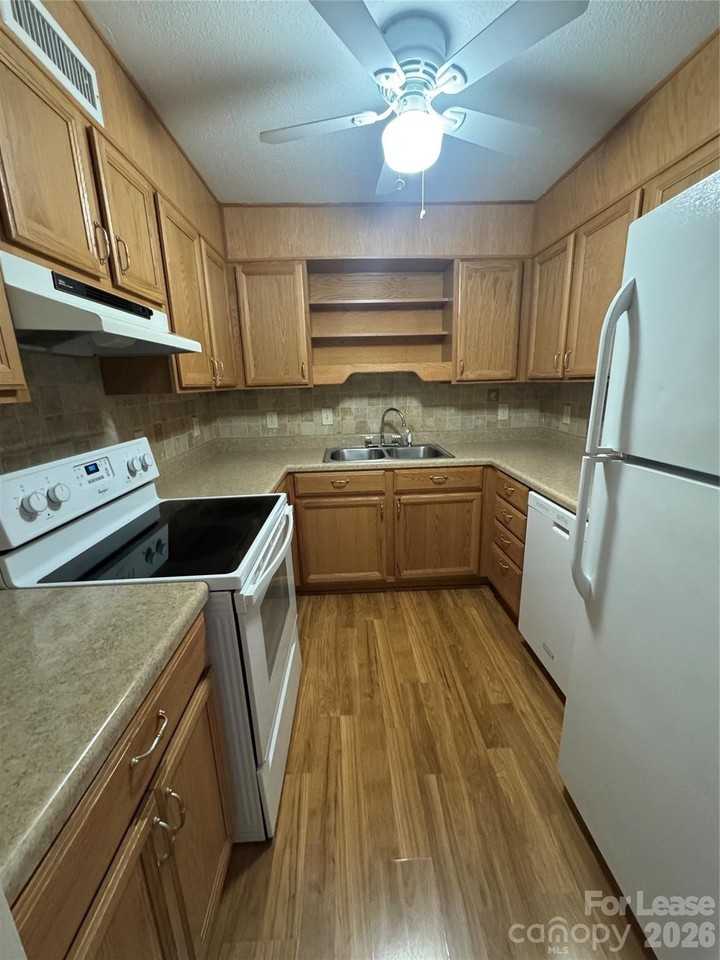 2120 S Main St - Photo 6 of 18