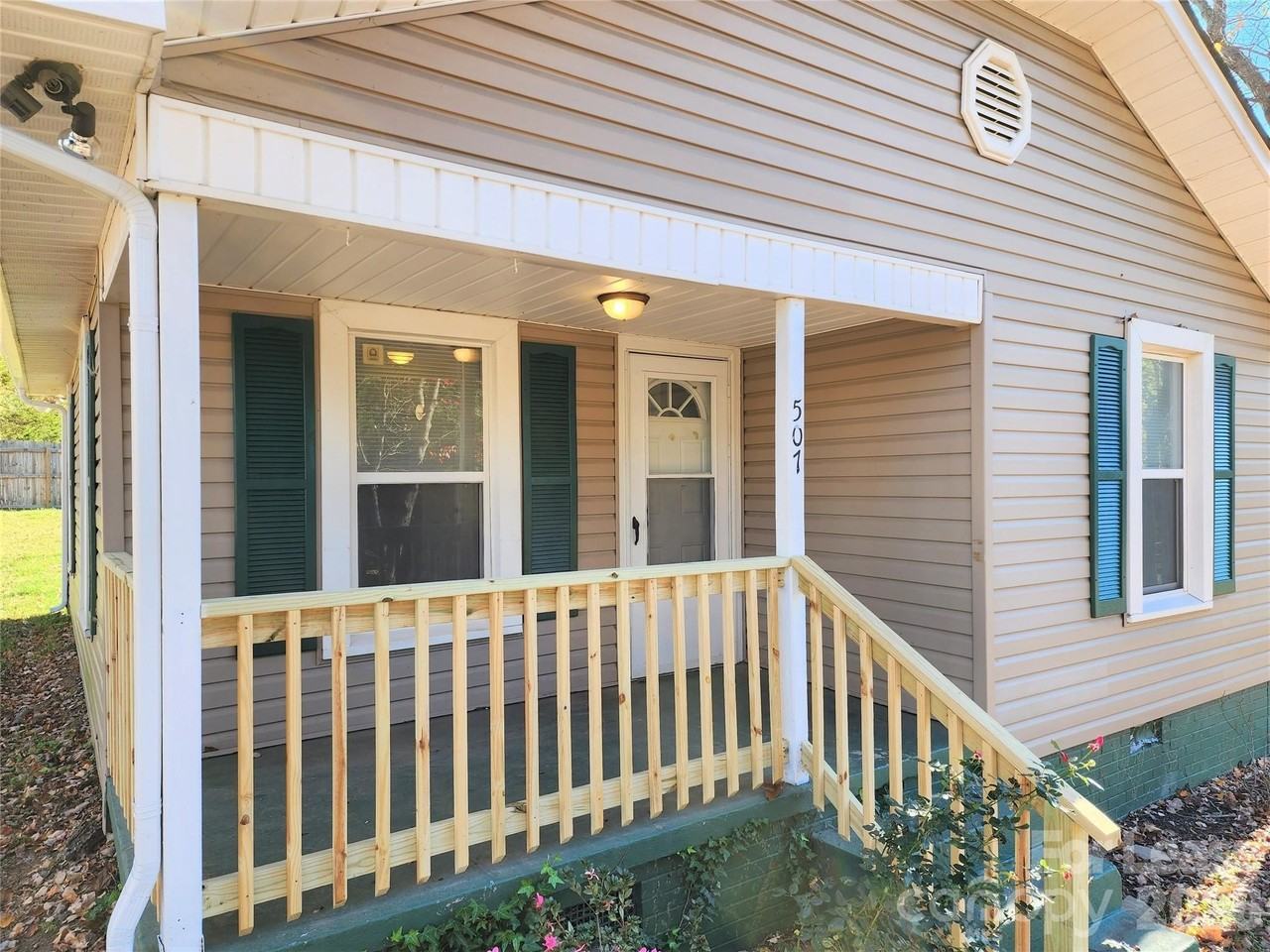 507 S Vance St - Photo 2 of 16