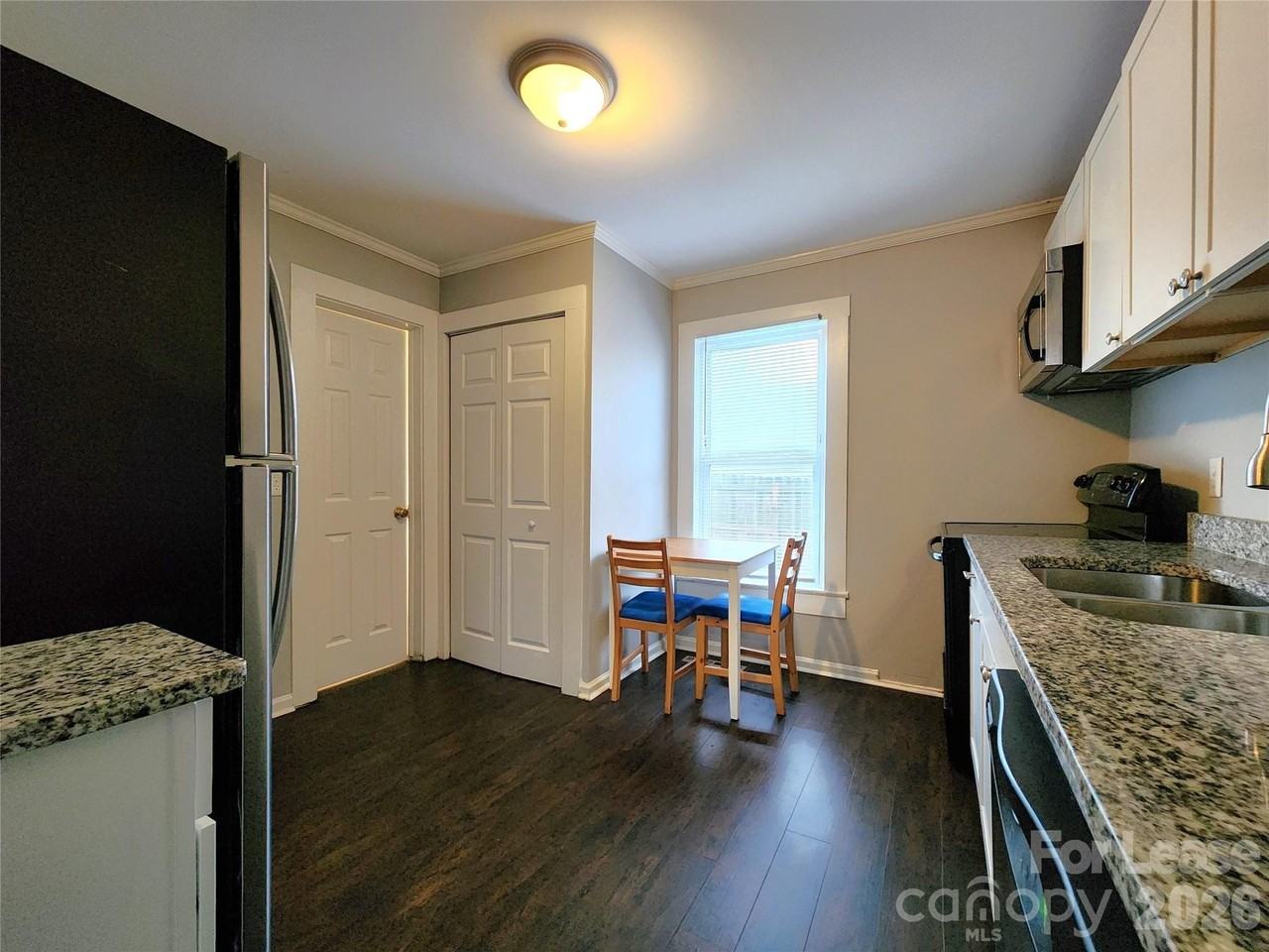 507 S Vance St - Photo 3 of 16
