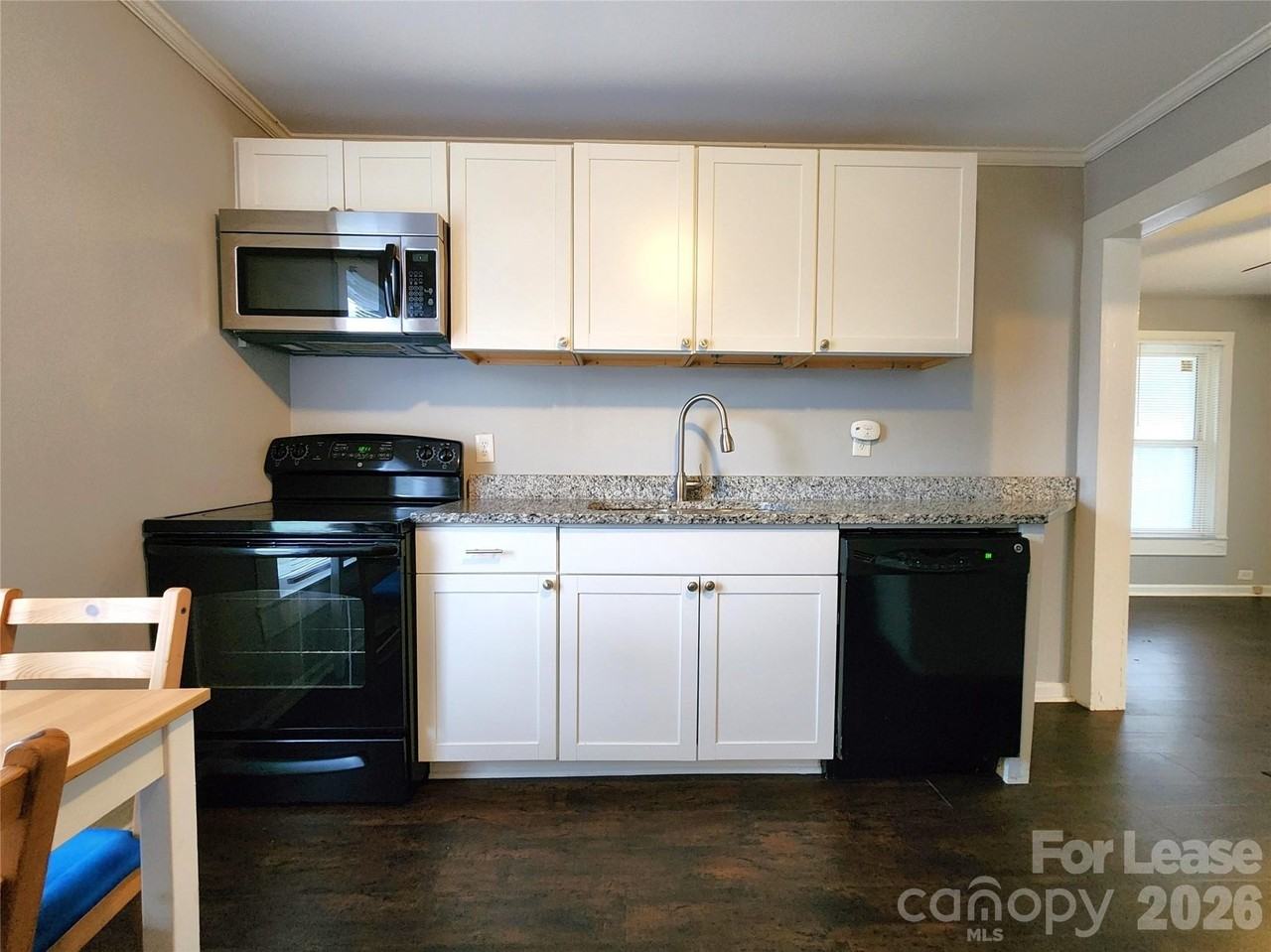 507 S Vance St - Photo 4 of 16