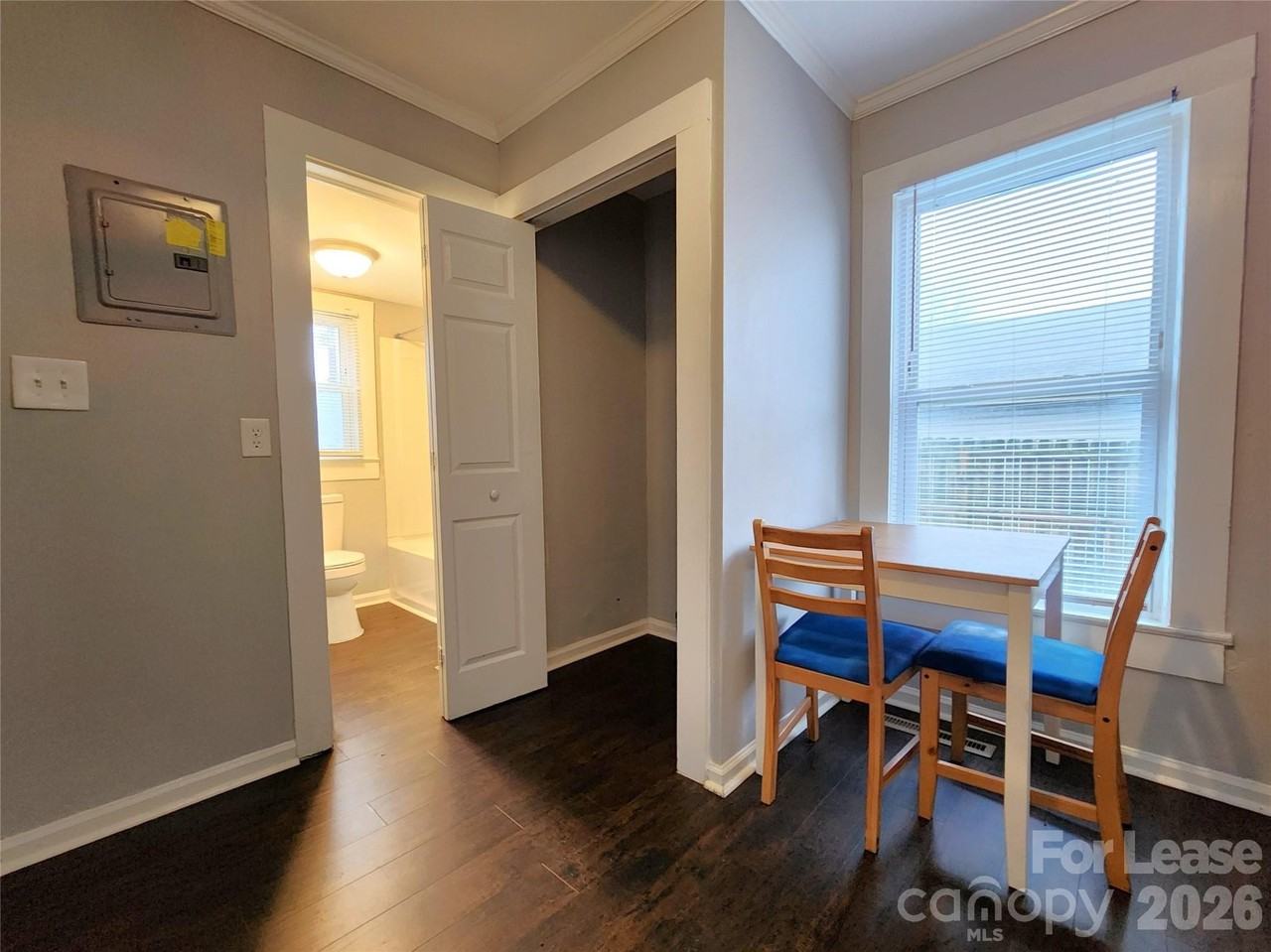 507 S Vance St - Photo 6 of 16
