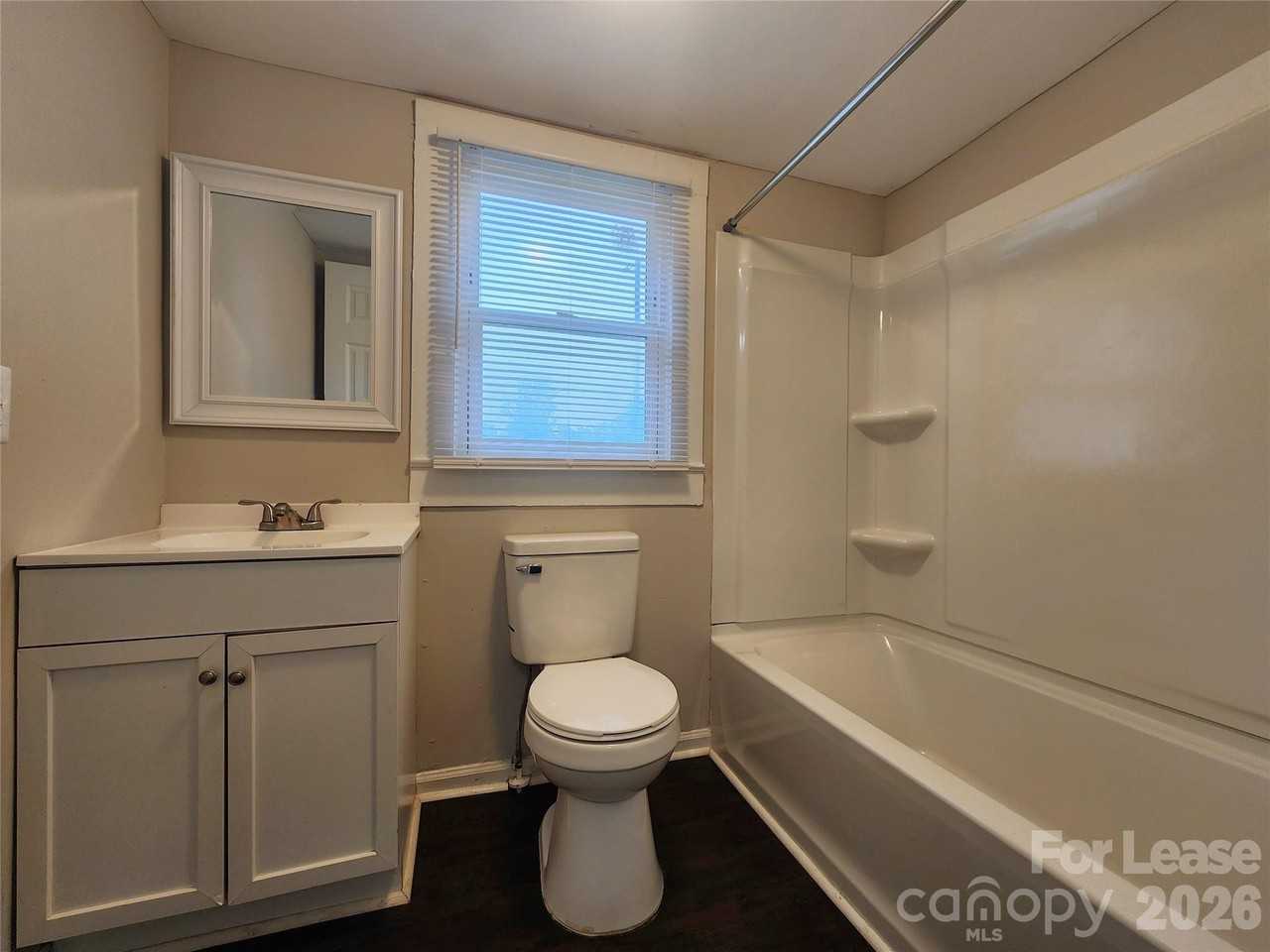 507 S Vance St - Photo 7 of 16