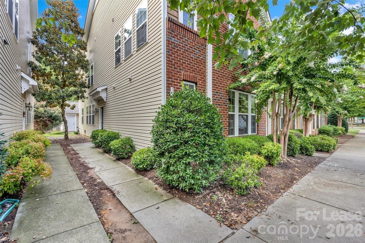 11228 Cedar Walk Ln - Photo 2 of 31