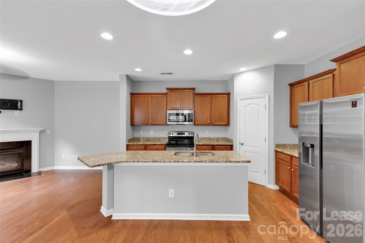 11228 Cedar Walk Ln - Photo 4 of 31