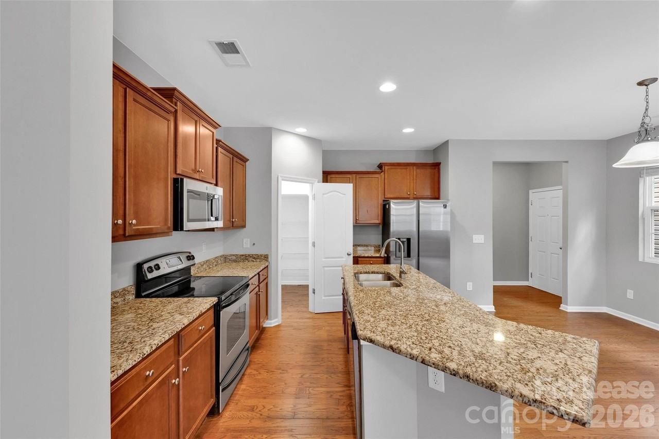 11228 Cedar Walk Ln - Photo 5 of 31
