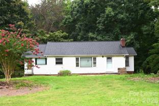 2736 Peachtree Rd - Photo 1 of 1