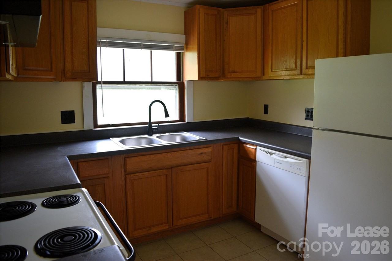 2736 Peachtree Rd - Photo 7 of 14