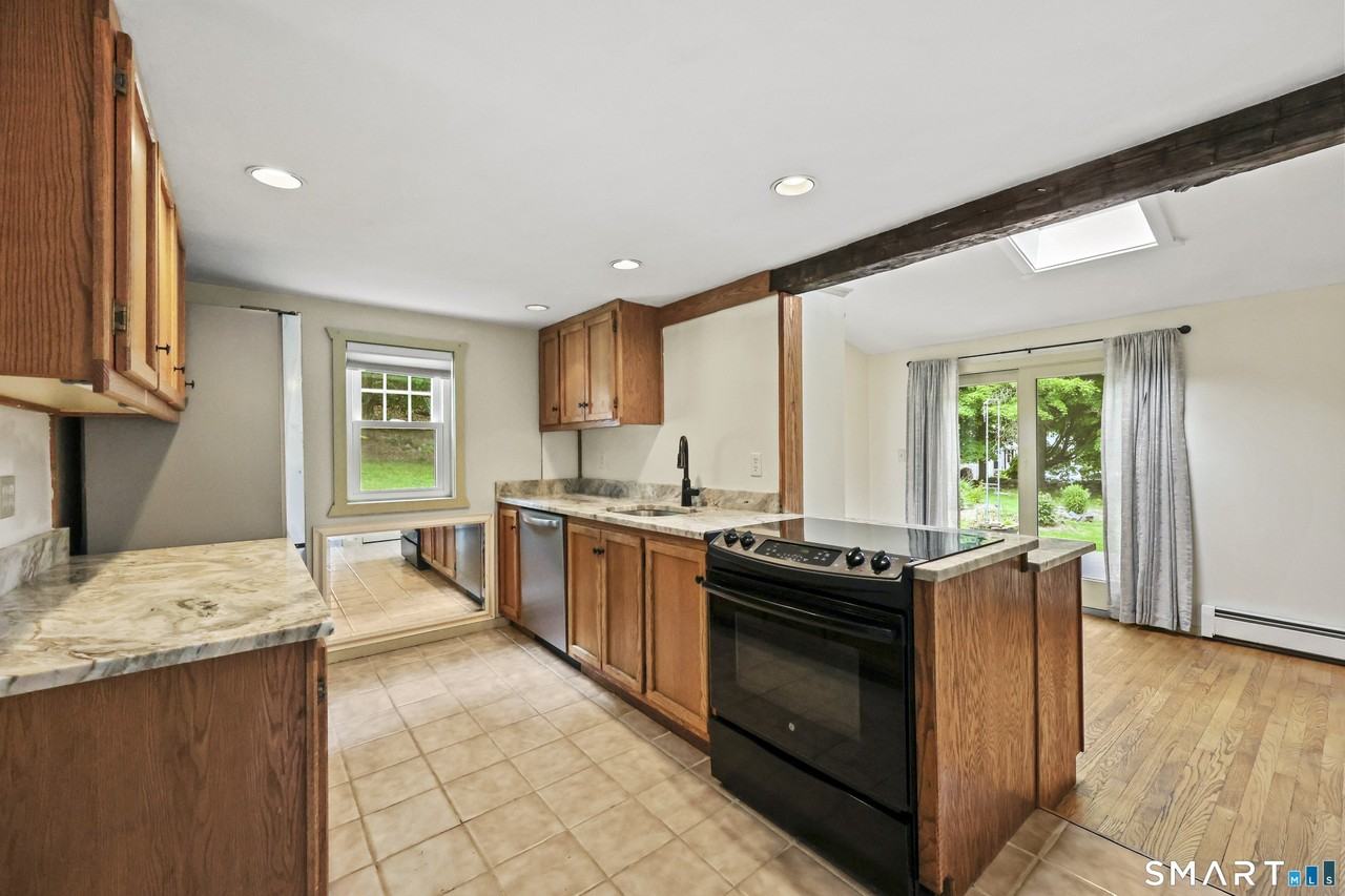 917 Hopewell Rd - Photo 4 of 38