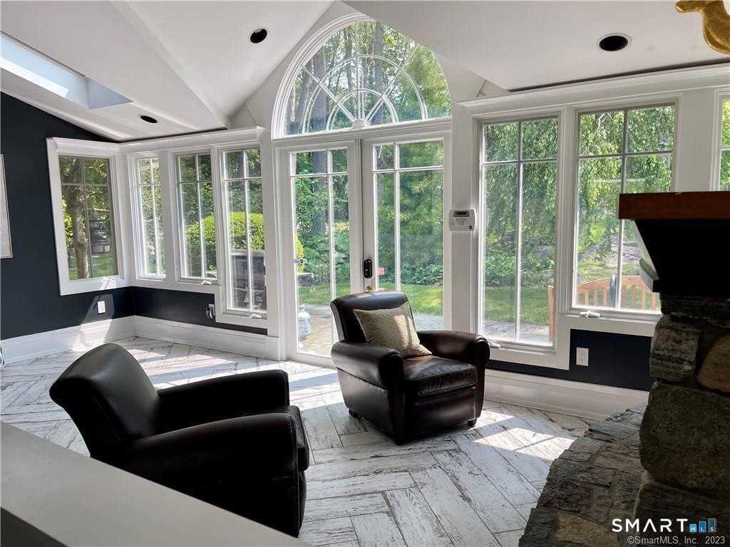32 Tuxis Rd - Photo 7 of 35