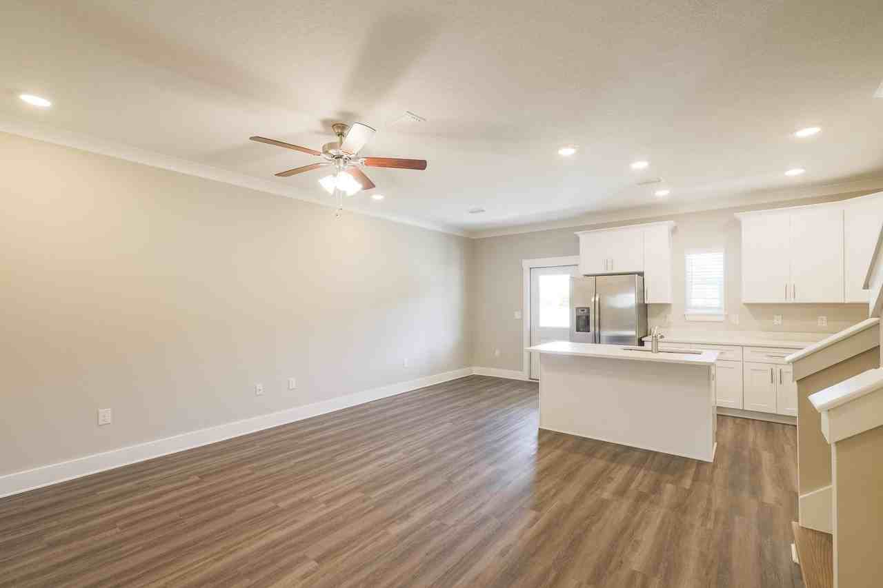 328 Date Palm Ln - Photo 6 of 26