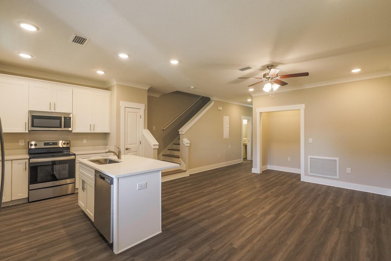 328 Date Palm Ln - Photo 7 of 26