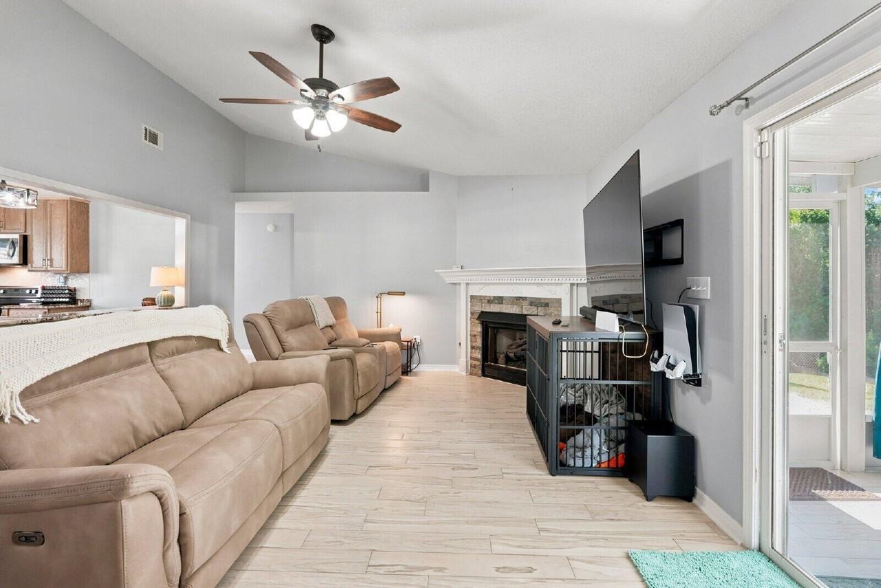 4761 Connor Dr - Photo 6 of 35